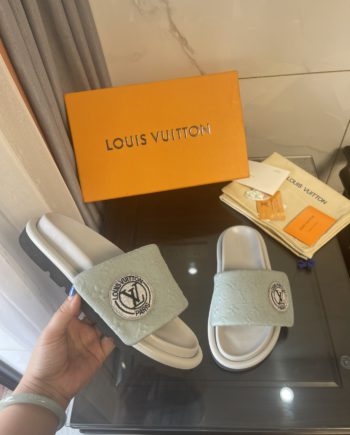louis vuitton Women's Pool Pillow Comfort Flat Mule Bright Green For Women