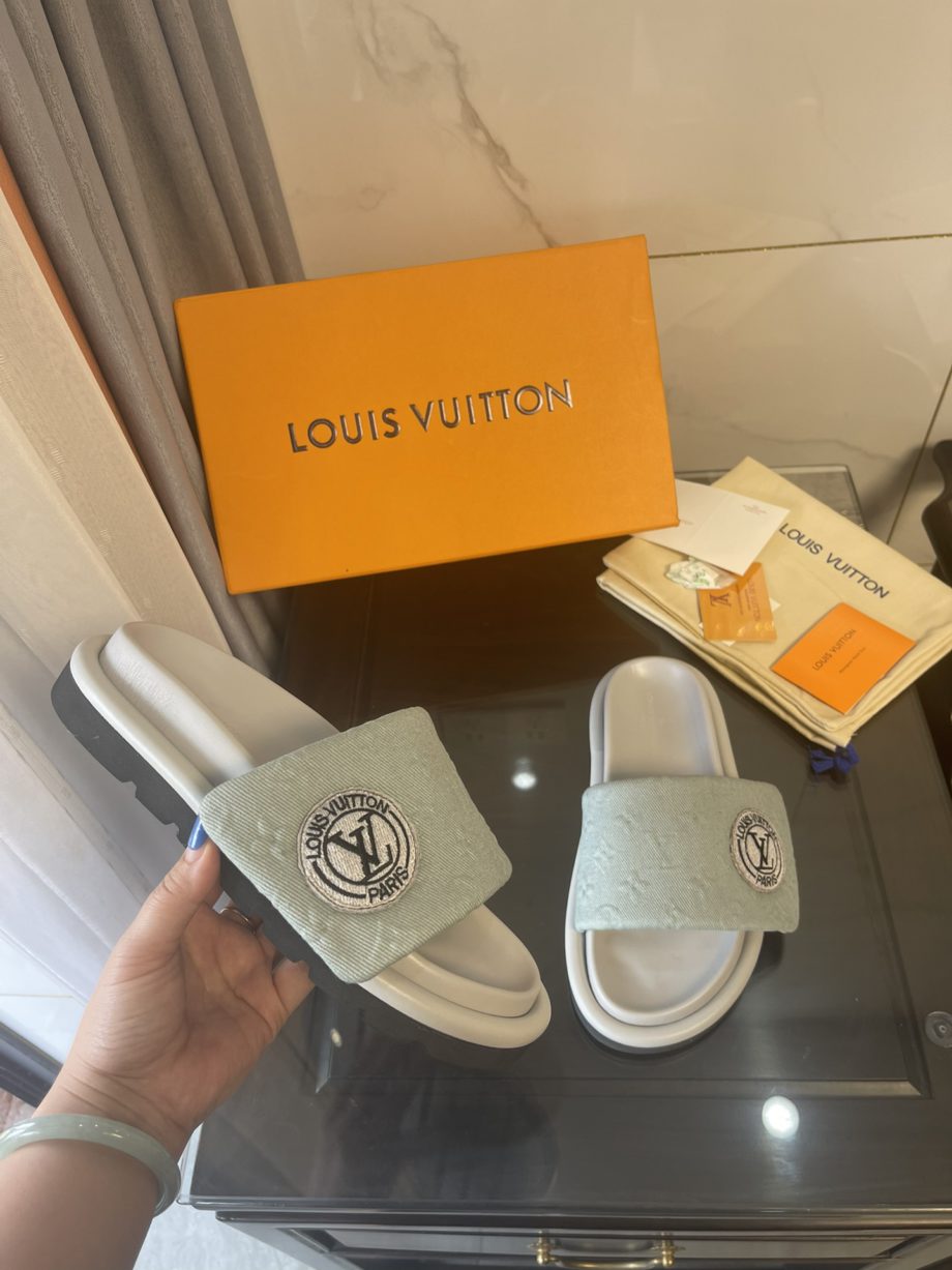 louis vuitton Women's Pool Pillow Comfort Flat Mule Bright Green For Women