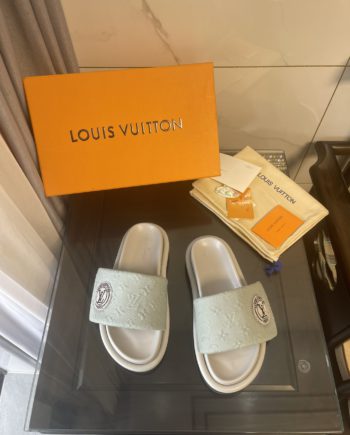 louis vuitton Women's Pool Pillow Comfort Flat Mule Bright Green For Women