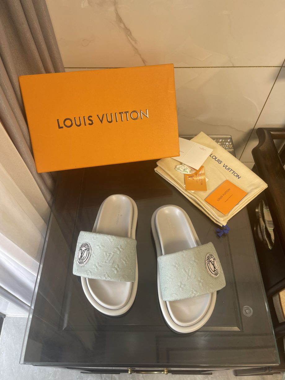 louis vuitton Women's Pool Pillow Comfort Flat Mule Bright Green For Women