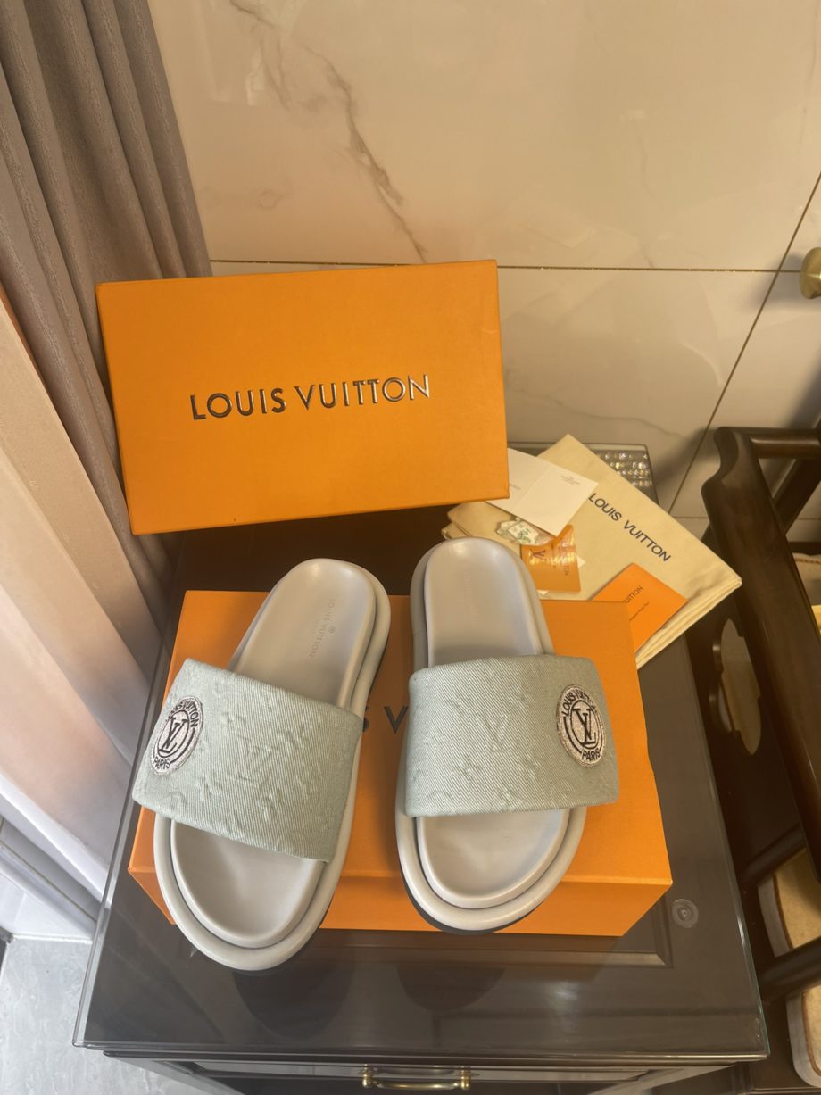 louis vuitton Women's Pool Pillow Comfort Flat Mule Bright Green For Women