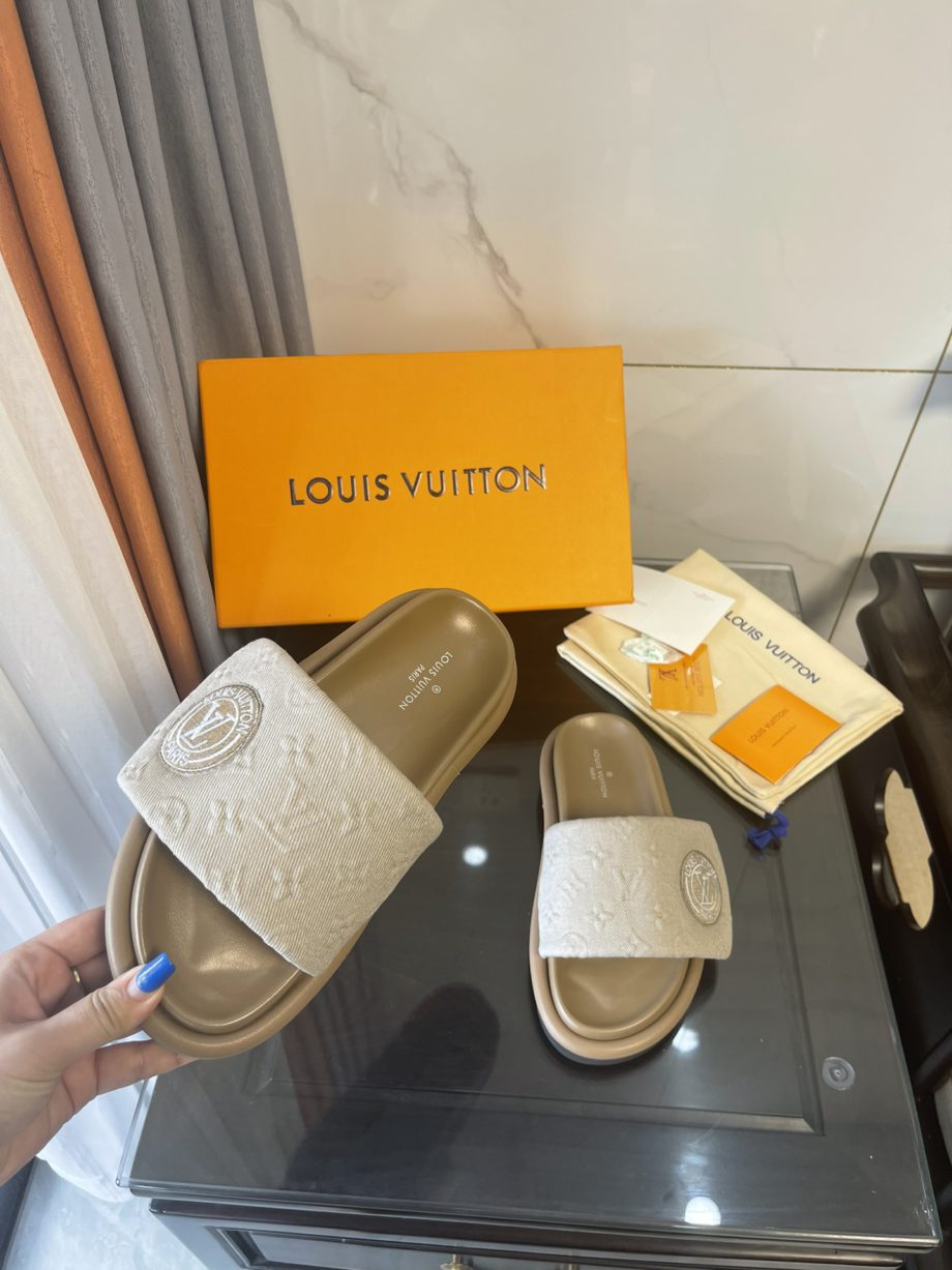 louis vuitton Women's Pool Pillow Comfort Mule Brown For Women LV