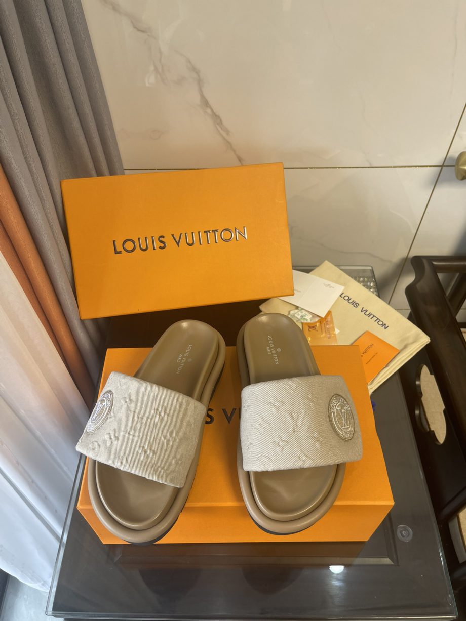 louis vuitton Women's Pool Pillow Comfort Mule Brown For Women LV