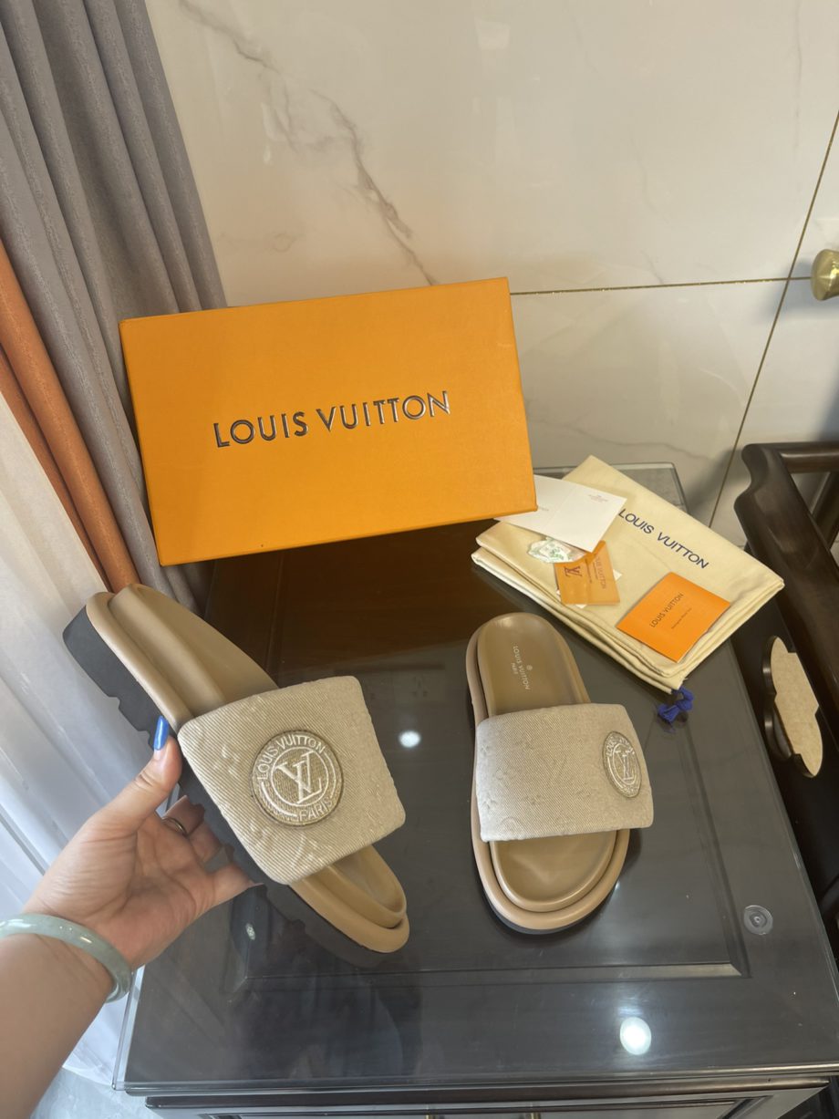 louis vuitton Women's Pool Pillow Comfort Mule Brown For Women LV